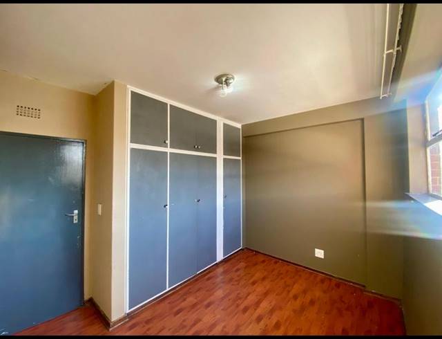 2 BEDROOM PROPERTY TO RENT IN FLORIDA LAKE